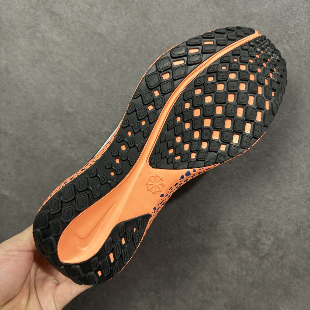 图片[9]-【公司级】Nike Pegasus 41 代飞马专业跑鞋 鞋面采用外层由韧性纱线+内层网眼布的设计，在确保稳定性和耐久性的同时，也保证了贴合舒适及透气性能 此外，鞋带孔也从飞线变为全新板带设计，提供更加舒适的锁定贴合 中底方面为 全掌react泡棉+内嵌前后掌双Zoom Air气垫的配置组合，经典的华夫格大底则能确保抓地 尺码：36-46带半码 货号：FN7678-900 编码：LNHB210220-选品中心