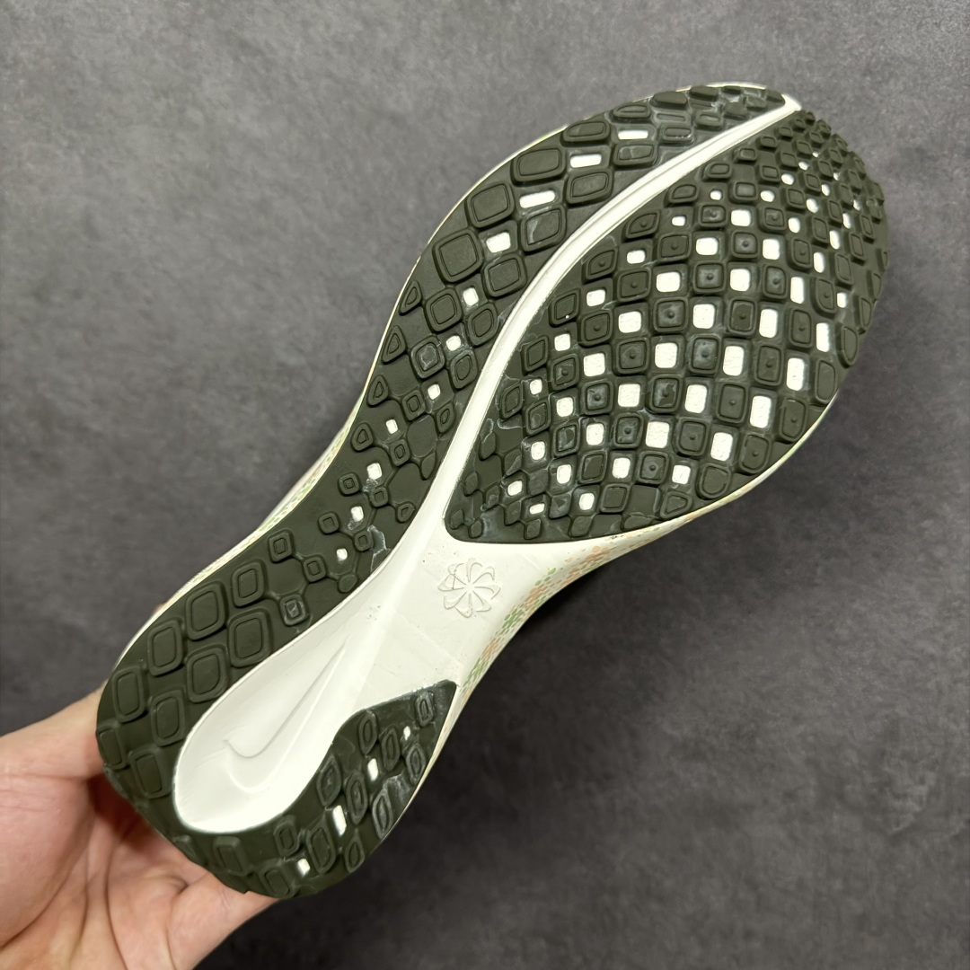 图片[9]-【公司级】Nike Pegasus 41 代飞马专业跑鞋 鞋面采用外层由韧性纱线+内层网眼布的设计，在确保稳定性和耐久性的同时，也保证了贴合舒适及透气性能 此外，鞋带孔也从飞线变为全新板带设计，提供更加舒适的锁定贴合 中底方面为 全掌react泡棉+内嵌前后掌双Zoom Air气垫的配置组合，经典的华夫格大底则能确保抓地 尺码：36-46带半码 货号：HM5539-133 编码：LNHB210220-选品中心