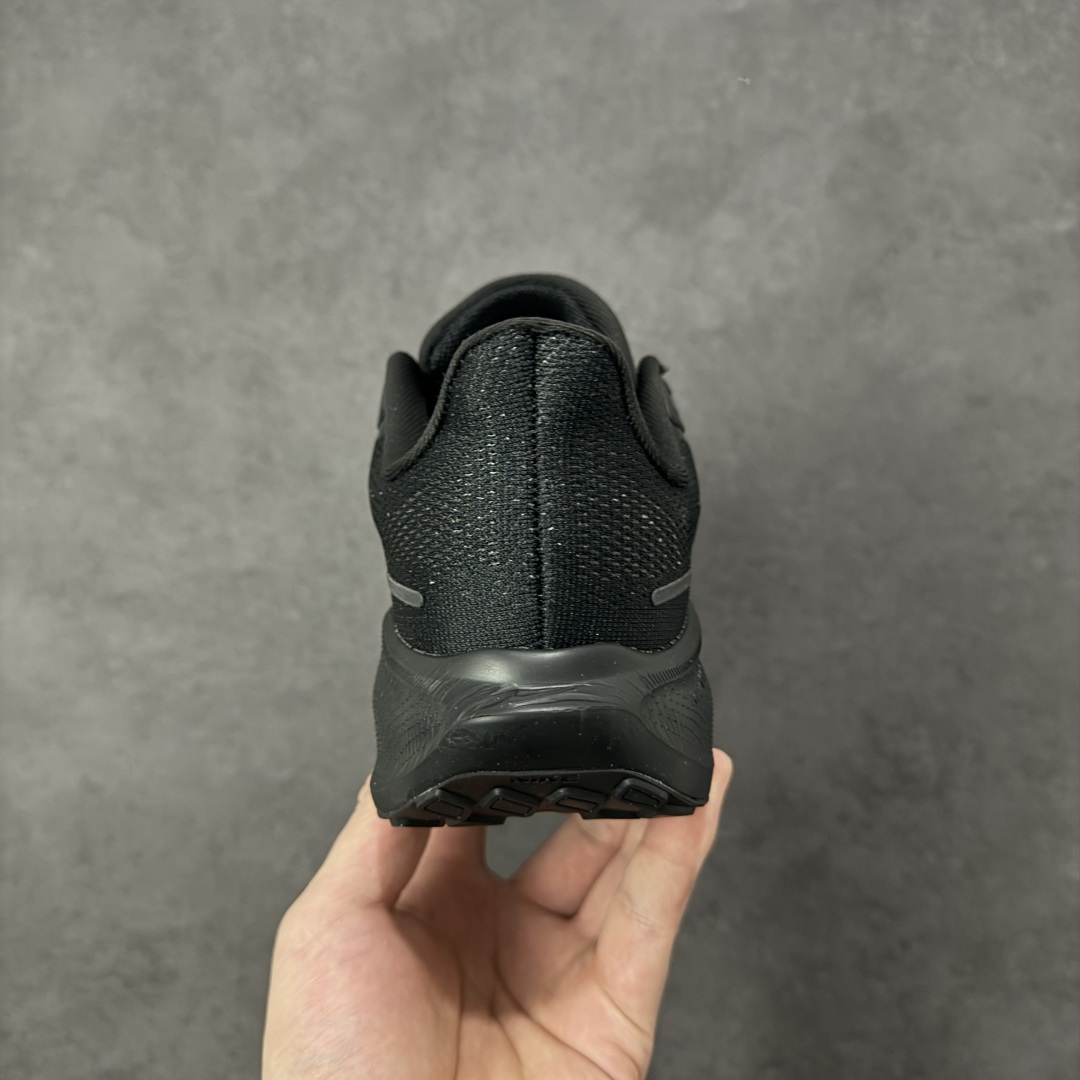 图片[4]-【公司级】Nike Pegasus 41 Air Zoom 轻盈舒适耐磨 低帮 气垫 休闲跑步鞋 – 鞋面设计：采用轻盈透气的工程网眼设计，能快速排出湿气，保持脚部干爽。Dynamic Midfoot Fit系统将鞋带与内部中足板带相连，提供良好的支撑和包裹性 – 外底特点：经典橡胶外底结合华夫格底纹，抓地力强，在各种路面上都能提供稳定的摩擦力，不易打滑，同时也具备良好的耐磨性，可延长鞋子使用寿命 。 货号：FD2723-002 尺码：36-46带半码 编码：LNHB210220-选品中心