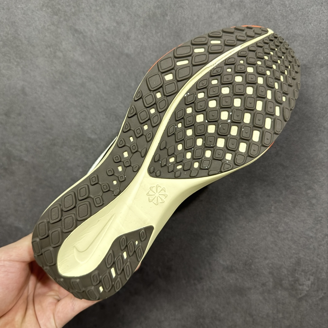 图片[9]-【公司级】Nike Pegasus 41 Air Zoom 轻盈舒适耐磨 低帮 气垫 休闲跑步鞋 – 鞋面设计：采用轻盈透气的工程网眼设计，能快速排出湿气，保持脚部干爽。Dynamic Midfoot Fit系统将鞋带与内部中足板带相连，提供良好的支撑和包裹性 – 外底特点：经典橡胶外底结合华夫格底纹，抓地力强，在各种路面上都能提供稳定的摩擦力，不易打滑，同时也具备良好的耐磨性，可延长鞋子使用寿命 。 货号：HV5975-102 尺码：36-46带半码 编码：LNHB210220-选品中心