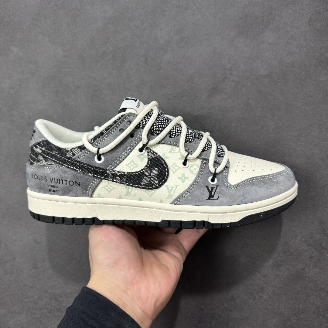 【定制版】Nike SB Dunk Low“LV联名——荔纹勾抽绳” 周年高端定制 低帮休闲板鞋 定制鞋盒 大厂纯原品质出货 超高清洁度 皮料切割干净无任何毛边 细节完美 货号：CX5050-Y49 尺码： 36 36.5 37.5 38 38.5 39 40 40.5 41 42 42.5 43 44 44.5 45-选品中心