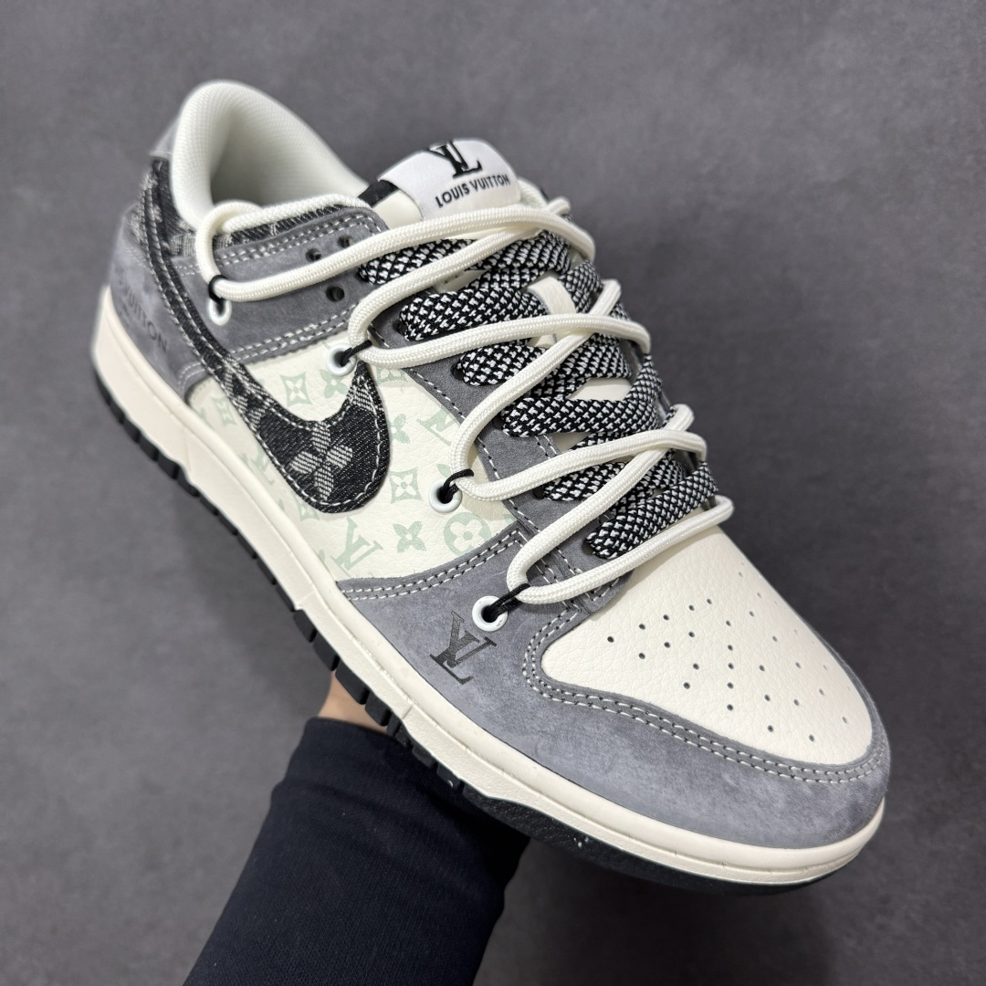 图片[4]-【定制版】Nike SB Dunk Low“LV联名——荔纹勾抽绳” 周年高端定制 低帮休闲板鞋 定制鞋盒 大厂纯原品质出货 超高清洁度 皮料切割干净无任何毛边 细节完美 货号：CX5050-Y49 尺码： 36 36.5 37.5 38 38.5 39 40 40.5 41 42 42.5 43 44 44.5 45-选品中心