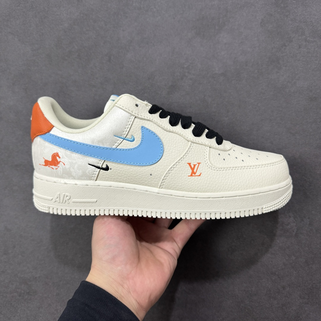 【定制版】Nike Air Force 1\'07 Low 联名马年限定 彩色拼接丝绸 空军一号低帮休闲板鞋  #原楦头原纸板 高端定制鞋盒 原厂鞋底 超高清洁度 细节完美 货号：FV3694-100  尺码：36 36.5 37.5 38 38.5 39 40 40.5 41 42 42.5 43 44 44.5 45-选品中心