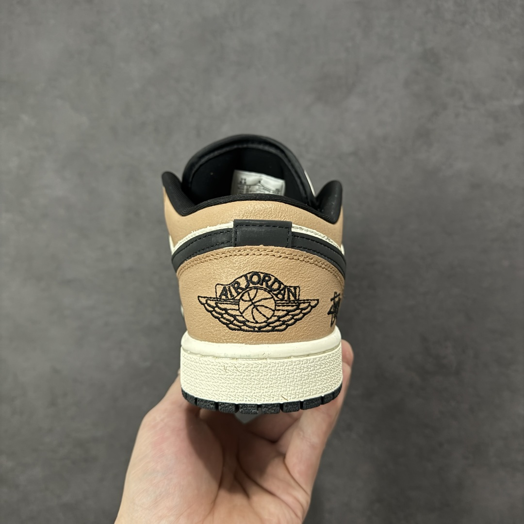 图片[4]-【定制版】Nike Jordan Air Jordan 1“ 斯图西联名——米棕黑” 高端定制 低帮 复古 减震 防滑 耐磨 篮球鞋 定制鞋盒 大厂纯原品质出货 超高清洁度 皮料切割干净无任何毛边 细节完美 货号：LL8888-003 尺码：36 36.5 37.5 38 38.5 39 40 40.5 41 42 42.5 43 44 44.5 45 编码：HXSB330340-选品中心