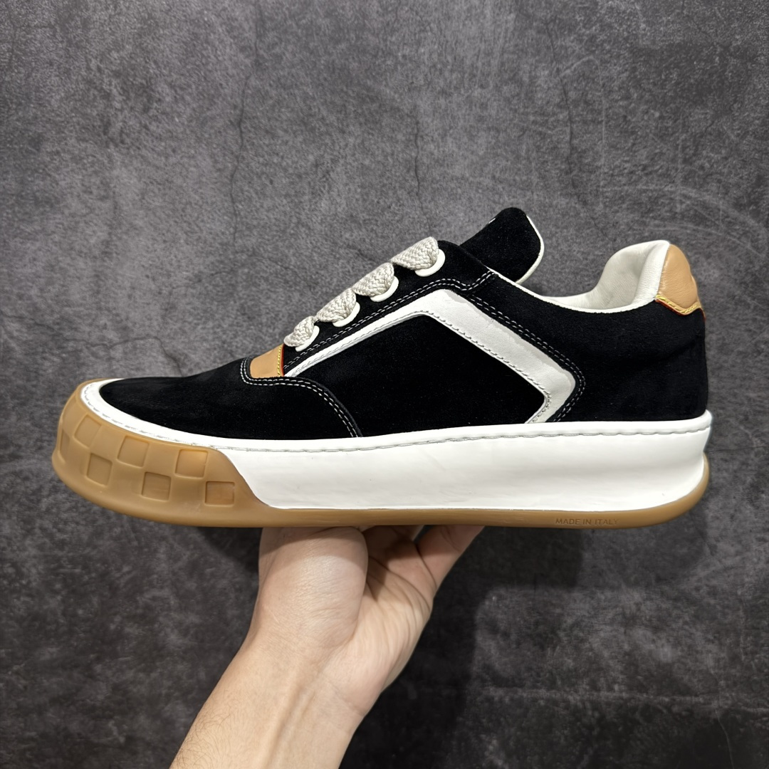 图片[2]-【莞顶升级版】LV 路易威登LOUIS VUITTON Tilted Low Sneakers 倾斜系列低帮复古休闲运动文化百搭板鞋 2026早春款板鞋 目前市场最顶 细节正确版 广东原产 升级原楦型开发纸版 厚实抽屉礼品鞋盒及包装说明书防尘布袋物件(附送官方快递加固牛皮纸外盒!!)#采用Monogram 丹宁布鞋面材质#鞋垫嵌入软脚感EVA物料#后跟耐弯折滴塑支撑片#全新开发TPR光泽组合隔色鞋底❗ 尺码：39 40 41 42 43 44 45-选品中心