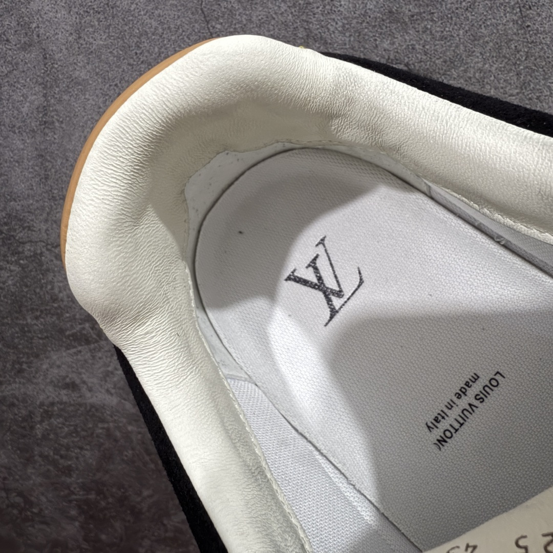 图片[6]-【莞顶升级版】LV 路易威登LOUIS VUITTON Tilted Low Sneakers 倾斜系列低帮复古休闲运动文化百搭板鞋 2026早春款板鞋 目前市场最顶 细节正确版 广东原产 升级原楦型开发纸版 厚实抽屉礼品鞋盒及包装说明书防尘布袋物件(附送官方快递加固牛皮纸外盒!!)#采用Monogram 丹宁布鞋面材质#鞋垫嵌入软脚感EVA物料#后跟耐弯折滴塑支撑片#全新开发TPR光泽组合隔色鞋底❗ 尺码：39 40 41 42 43 44 45-选品中心