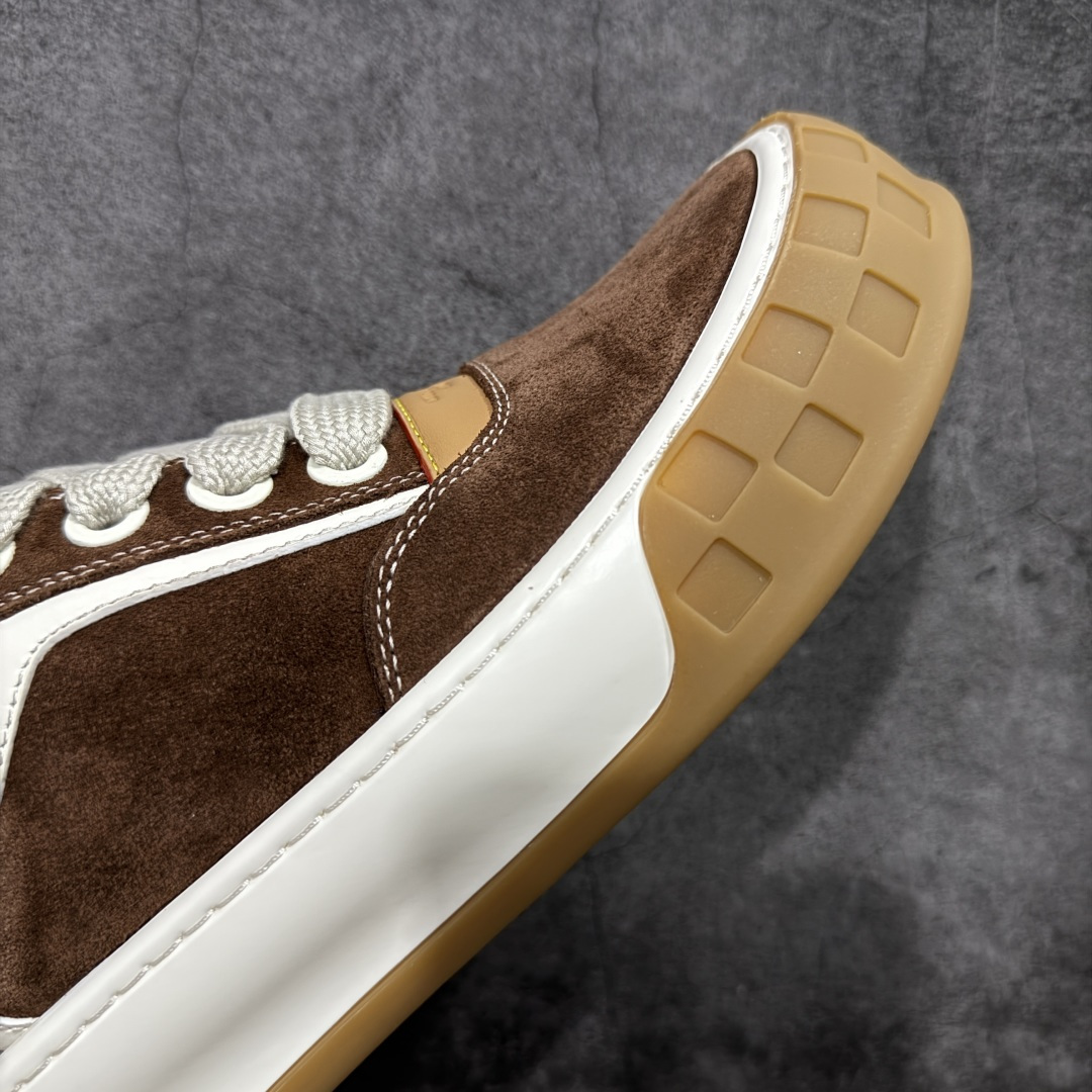 图片[6]-【莞顶升级版】LV 路易威登LOUIS VUITTON Tilted Low Sneakers 倾斜系列低帮复古休闲运动文化百搭板鞋 2026早春款板鞋 目前市场最顶 细节正确版 广东原产 升级原楦型开发纸版 厚实抽屉礼品鞋盒及包装说明书防尘布袋物件(附送官方快递加固牛皮纸外盒!!)#采用Monogram 丹宁布鞋面材质#鞋垫嵌入软脚感EVA物料#后跟耐弯折滴塑支撑片#全新开发TPR光泽组合隔色鞋底❗ 尺码：39 40 41 42 43 44 45-选品中心