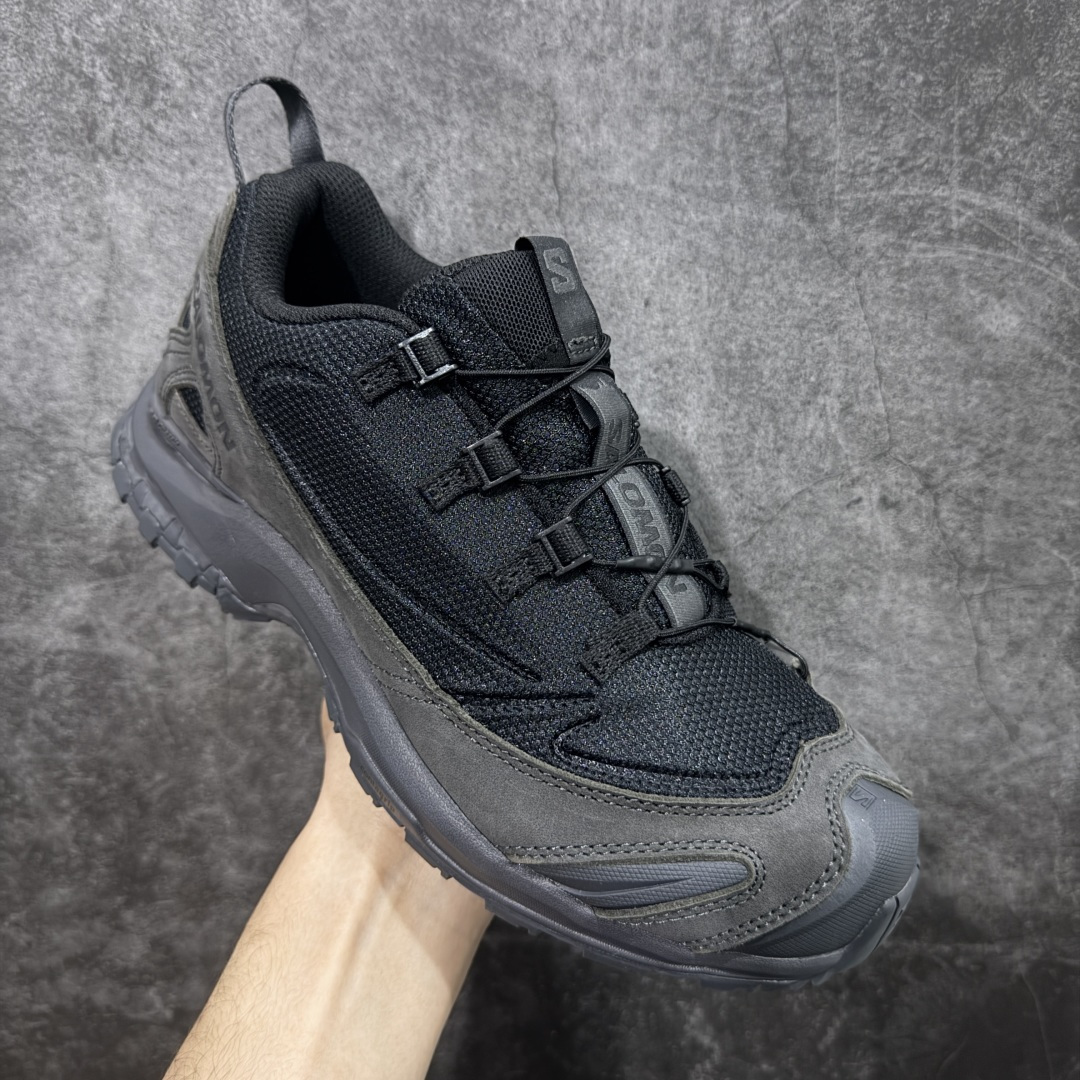 图片[3]-【Goat礼盒版】Salomon萨洛蒙2025秋冬新款XA pro 3D JEONG LI 二代系列新色系跑步鞋休闲运动鞋 479616 T0级别版本出货-只做市面市场第一档 皮面部位采用头层皮打造-横扫市面 中底搭载全掌玻璃纤维能量板和超厚弹性泡沫中底，跑动时推进力十足，缓震回馈很强，日常通勤或训练都很稳 鞋身长毛牛猄皮面设计，内层材质透气网面 穿着舒适度好 原版材质 原版大底 尺码：36-45-选品中心