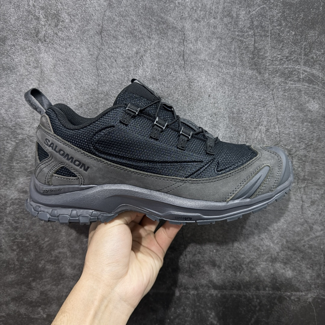 【Goat礼盒版】Salomon萨洛蒙2025秋冬新款XA pro 3D JEONG LI 二代系列新色系跑步鞋休闲运动鞋 479616 T0级别版本出货-只做市面市场第一档 皮面部位采用头层皮打造-横扫市面 中底搭载全掌玻璃纤维能量板和超厚弹性泡沫中底，跑动时推进力十足，缓震回馈很强，日常通勤或训练都很稳 鞋身长毛牛猄皮面设计，内层材质透气网面 穿着舒适度好 原版材质 原版大底 尺码：36-45-选品中心