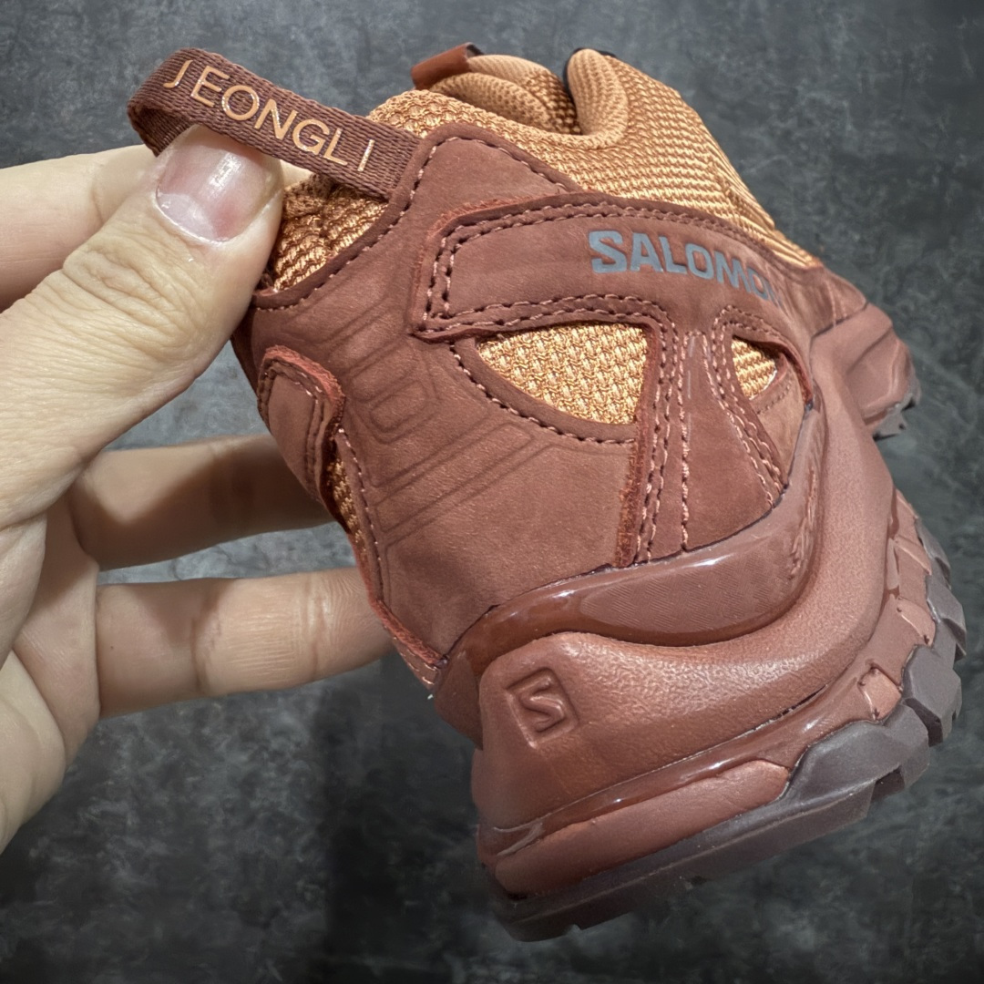 图片[2]-【Goat礼盒版】Salomon萨洛蒙2025秋冬新款XA pro 3D JEONG LI 二代系列新色系跑步鞋休闲运动鞋 479615 T0级别版本出货-只做市面市场第一档 皮面部位采用头层皮打造-横扫市面 中底搭载全掌玻璃纤维能量板和超厚弹性泡沫中底，跑动时推进力十足，缓震回馈很强，日常通勤或训练都很稳 鞋身长毛牛猄皮面设计，内层材质透气网面 穿着舒适度好 原版材质 原版大底 尺码：36-45-选品中心
