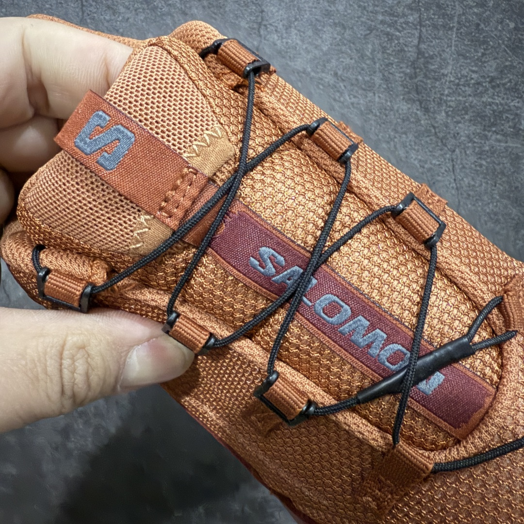 图片[6]-【Goat礼盒版】Salomon萨洛蒙2025秋冬新款XA pro 3D JEONG LI 二代系列新色系跑步鞋休闲运动鞋 479615 T0级别版本出货-只做市面市场第一档 皮面部位采用头层皮打造-横扫市面 中底搭载全掌玻璃纤维能量板和超厚弹性泡沫中底，跑动时推进力十足，缓震回馈很强，日常通勤或训练都很稳 鞋身长毛牛猄皮面设计，内层材质透气网面 穿着舒适度好 原版材质 原版大底 尺码：36-45-选品中心