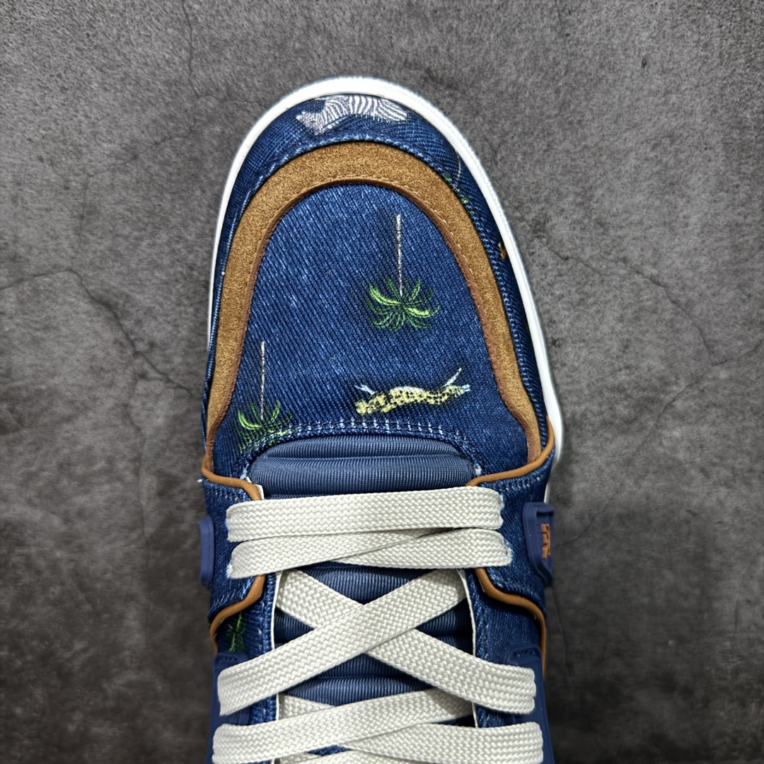 图片[5]-【YS纯原】广奢高端货 LOUIS VUITTON 路易威登 LV Trainer 休闲板鞋 ✦ 原楦原纸版开模，鞋型立体饱满 ✦ 零毛边、零溢胶、零线头瑕疵 ✦ 细节与原版一致 区分市面通货 ✦ 多层叠片＋电脑针车，针距密度一致 ✦ Monogram浮雕＋3D高频压纹 ✦ 多密度发泡中底：支撑回弹媲美专柜 ✦ 原装橡胶大底：含胶量高、纹路深、双拼接零偏差 ✦ ZP级原装包装：专柜款鞋盒＋防尘袋＋说明书 尺码：35-45-选品中心