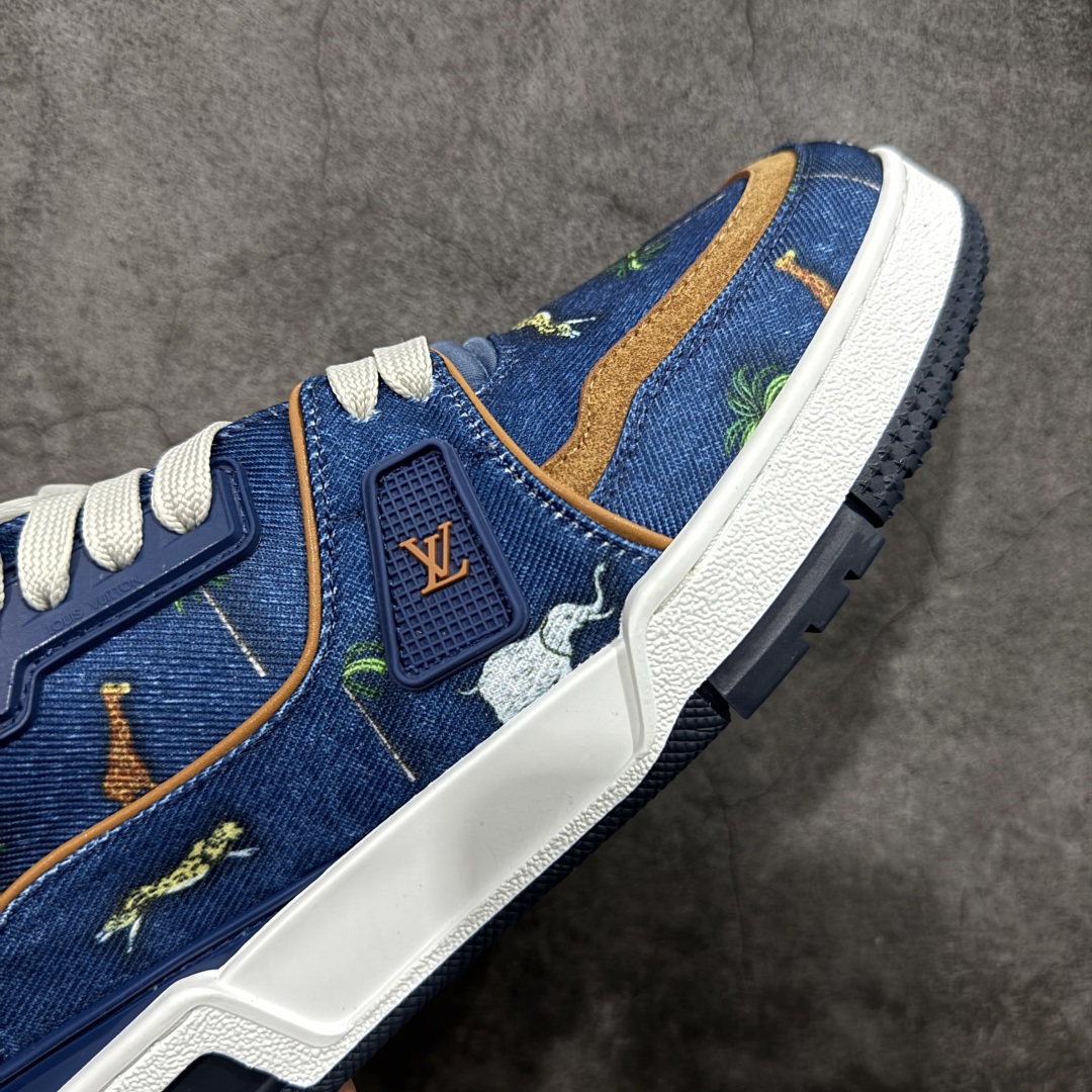 图片[6]-【YS纯原】广奢高端货 LOUIS VUITTON 路易威登 LV Trainer 休闲板鞋 ✦ 原楦原纸版开模，鞋型立体饱满 ✦ 零毛边、零溢胶、零线头瑕疵 ✦ 细节与原版一致 区分市面通货 ✦ 多层叠片＋电脑针车，针距密度一致 ✦ Monogram浮雕＋3D高频压纹 ✦ 多密度发泡中底：支撑回弹媲美专柜 ✦ 原装橡胶大底：含胶量高、纹路深、双拼接零偏差 ✦ ZP级原装包装：专柜款鞋盒＋防尘袋＋说明书 尺码：35-45-选品中心