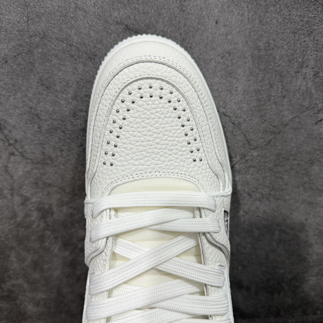 图片[5]-【YS纯原】广奢高端货 LOUIS VUITTON 路易威登 LV Trainer 休闲板鞋 ✦ 原楦原纸版开模，鞋型立体饱满 ✦ 零毛边、零溢胶、零线头瑕疵 ✦ 细节与原版一致 区分市面通货 ✦ 多层叠片＋电脑针车，针距密度一致 ✦ Monogram浮雕＋3D高频压纹 ✦ 多密度发泡中底：支撑回弹媲美专柜 ✦ 原装橡胶大底：含胶量高、纹路深、双拼接零偏差 ✦ ZP级原装包装：专柜款鞋盒＋防尘袋＋说明书 尺码：35-45-选品中心