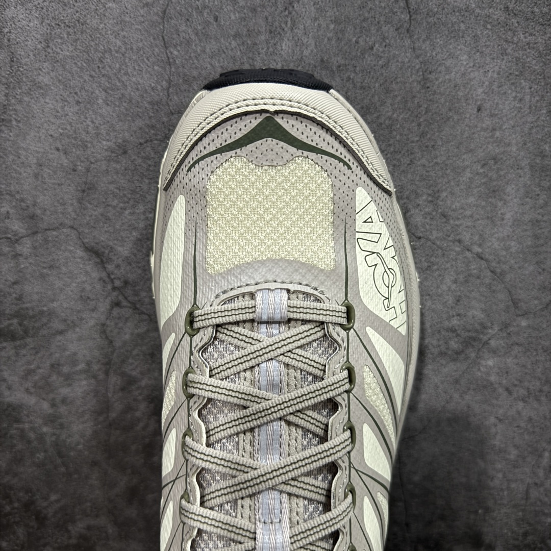 图片[5]-【纯原H版】HOKA ONE ONE Mafate Speed 2 Low 玛法特2代系列低帮轻量户外越野休闲运动慢跑鞋 正确组合底 市场顶级版本 上脚赞到报爆 轻盈舒适 鞋面采用超轻的无缝架构 轻薄的TPU贴在透气的鞋面材料上 减轻重量同时也保证了支撑性 鞋底采用滚动平衡技术 引导跑者回归自然步态 祖传的神奇EVA材质中底依旧是一如既往地表现优秀 能提供充足的缓震 作为HOKA家的越野跑鞋 VIBRAM 橡胶大底也是必不可少的 即便在复杂湿滑的地形 依旧能有良好的抓地力及稳定性 鞋带采用了弹性不易松脱的扁宽弹性鞋带 前掌与中掌部分也进行了加宽 也更加适合亚洲人的脚型 是一款十分全面且足够强悍的户外硬核越野鞋 日常搭配的话短裤是基本不挑 阔腿裤 工装裤以及各种长筒牛仔裤都可以 尺码：36 36.5 37.5 38 38.5 39 40 40.5 41 42 42.5 43 44 44.5 45-选品中心