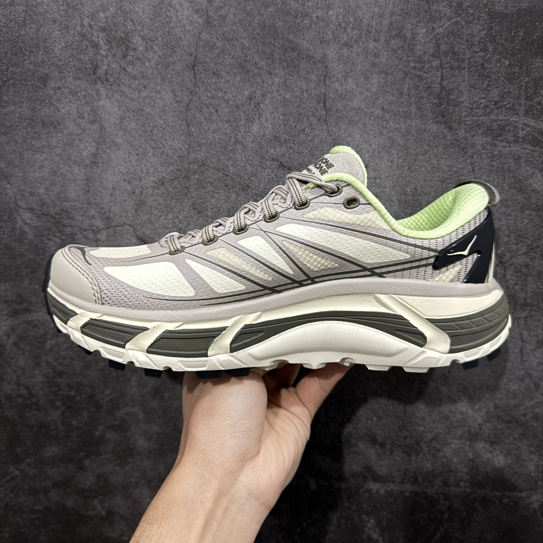 图片[2]-【纯原H版】HOKA ONE ONE Mafate Speed 2 Low 玛法特2代系列低帮轻量户外越野休闲运动慢跑鞋 正确组合底 市场顶级版本 上脚赞到报爆 轻盈舒适 鞋面采用超轻的无缝架构 轻薄的TPU贴在透气的鞋面材料上 减轻重量同时也保证了支撑性 鞋底采用滚动平衡技术 引导跑者回归自然步态 祖传的神奇EVA材质中底依旧是一如既往地表现优秀 能提供充足的缓震 作为HOKA家的越野跑鞋 VIBRAM 橡胶大底也是必不可少的 即便在复杂湿滑的地形 依旧能有良好的抓地力及稳定性 鞋带采用了弹性不易松脱的扁宽弹性鞋带 前掌与中掌部分也进行了加宽 也更加适合亚洲人的脚型 是一款十分全面且足够强悍的户外硬核越野鞋 日常搭配的话短裤是基本不挑 阔腿裤 工装裤以及各种长筒牛仔裤都可以 尺码：36 36.5 37.5 38 38.5 39 40 40.5 41 42 42.5 43 44 44.5 45-选品中心