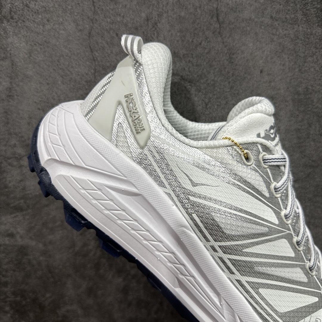 图片[7]-【纯原H版】HOKA ONE ONE Mafate Speed 2 Low 玛法特2代系列低帮轻量户外越野休闲运动慢跑鞋 正确组合底 市场顶级版本 上脚赞到报爆 轻盈舒适 鞋面采用超轻的无缝架构 轻薄的TPU贴在透气的鞋面材料上 减轻重量同时也保证了支撑性 鞋底采用滚动平衡技术 引导跑者回归自然步态 祖传的神奇EVA材质中底依旧是一如既往地表现优秀 能提供充足的缓震 作为HOKA家的越野跑鞋 VIBRAM 橡胶大底也是必不可少的 即便在复杂湿滑的地形 依旧能有良好的抓地力及稳定性 鞋带采用了弹性不易松脱的扁宽弹性鞋带 前掌与中掌部分也进行了加宽 也更加适合亚洲人的脚型 是一款十分全面且足够强悍的户外硬核越野鞋 日常搭配的话短裤是基本不挑 阔腿裤 工装裤以及各种长筒牛仔裤都可以 尺码：36 36.5 37.5 38 38.5 39 40 40.5 41 42 42.5 43 44 44.5 45-选品中心