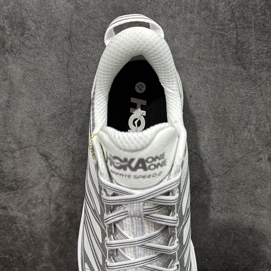 图片[8]-【纯原H版】HOKA ONE ONE Mafate Speed 2 Low 玛法特2代系列低帮轻量户外越野休闲运动慢跑鞋 正确组合底 市场顶级版本 上脚赞到报爆 轻盈舒适 鞋面采用超轻的无缝架构 轻薄的TPU贴在透气的鞋面材料上 减轻重量同时也保证了支撑性 鞋底采用滚动平衡技术 引导跑者回归自然步态 祖传的神奇EVA材质中底依旧是一如既往地表现优秀 能提供充足的缓震 作为HOKA家的越野跑鞋 VIBRAM 橡胶大底也是必不可少的 即便在复杂湿滑的地形 依旧能有良好的抓地力及稳定性 鞋带采用了弹性不易松脱的扁宽弹性鞋带 前掌与中掌部分也进行了加宽 也更加适合亚洲人的脚型 是一款十分全面且足够强悍的户外硬核越野鞋 日常搭配的话短裤是基本不挑 阔腿裤 工装裤以及各种长筒牛仔裤都可以 尺码：36 36.5 37.5 38 38.5 39 40 40.5 41 42 42.5 43 44 44.5 45-选品中心