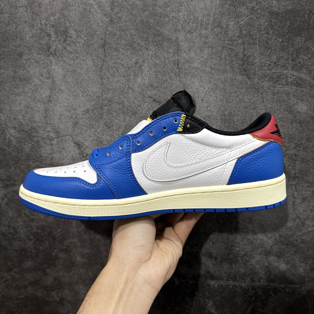 图片[2]-【DG2.0纯原】Union LA x Fragment Design x Air Jordan AJ1 Low OG SP 藤原浩三方联名四色拼接 TS联名倒钩低帮 蓝红白 DM7866-111 圈内最强倒钩系列 高端零售特供批次 产品品控稳定性领先行业 各方面均可对飙L版 良心定价不杀猪 SZ原厂全套原楦原纸板冲刀磨具开发 原厂皮料加持 原厂港宝加持定型后跟R度完美 同源原厂电绣 鬼脸飞翼针数密度立体效果一致 百分百一致原鞋 原厂拉帮工艺 针距密度一致 后跟弧度收口自然不对折 极致一眼正品既视感 进口玻璃冲刀皮料裁剪零毛边 全鞋电脑针车工艺 品控清洁度最高QC检验标准 免检产品 原厂订购鞋盒、鞋标、防尘纸、鞋撑、鞋带 追求极致的原厂味道 尺码：40 40.5 41 42 42.5 43 44 44.5 45 46 47.5 48.5-选品中心