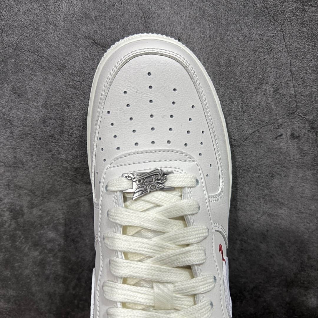 图片[5]-【XC礼盒版】Nike Air Force 1\’07 Low 马年限定 空军一号低帮休闲板鞋 IQ1119-011  高端礼盒 正确刺绣 原版品质 专柜特供 原楦头原纸板 定制五金配件 内置全掌气垫 原厂鞋底   尺码：36 36.5 37.5 38 38.5 39 40 40.5 41 42 42.5 43 44 44.5 45 46-选品中心