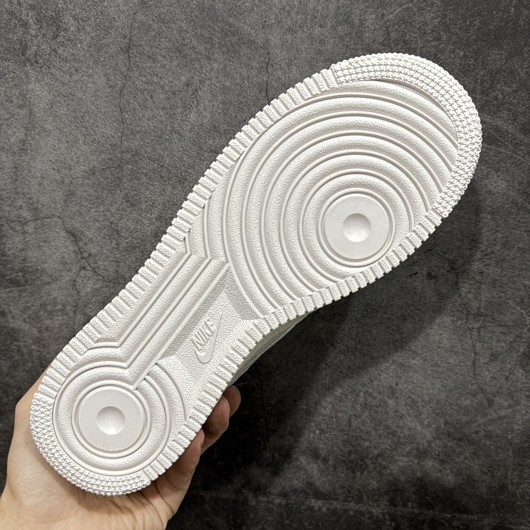 图片[9]-【XC礼盒版】Nike Air Force 1\’07 Low 马年限定 空军一号低帮休闲板鞋 IQ1119-011  高端礼盒 正确刺绣 原版品质 专柜特供 原楦头原纸板 定制五金配件 内置全掌气垫 原厂鞋底   尺码：36 36.5 37.5 38 38.5 39 40 40.5 41 42 42.5 43 44 44.5 45 46-选品中心