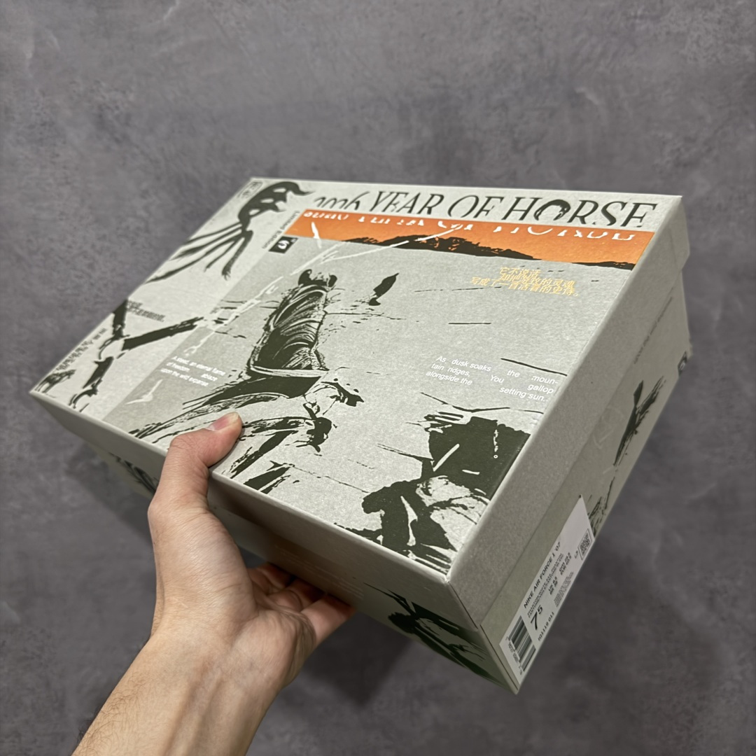 图片[9]-【XC礼盒版】Nike Air Force 1\’07 Low 马年限定 空军一号低帮休闲板鞋 IQ1119-011  高端礼盒 正确刺绣 原版品质 专柜特供 原楦头原纸板 定制五金配件 内置全掌气垫 原厂鞋底   尺码：36 36.5 37.5 38 38.5 39 40 40.5 41 42 42.5 43 44 44.5 45 46-选品中心