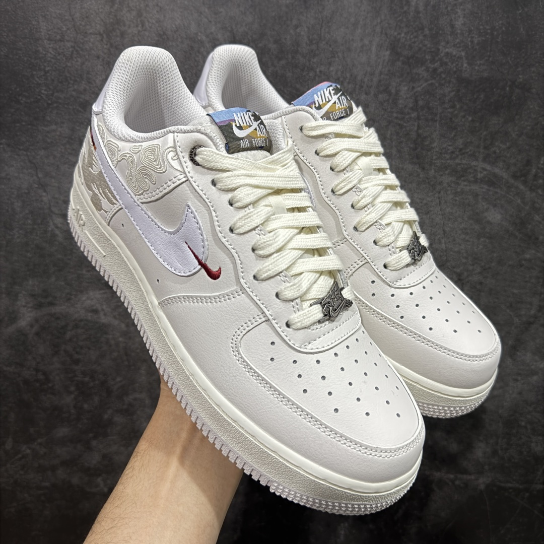 【XC礼盒版】Nike Air Force 1\’07 Low 马年限定 空军一号低帮休闲板鞋 IQ1119-011  高端礼盒 正确刺绣 原版品质 专柜特供 原楦头原纸板 定制五金配件 内置全掌气垫 原厂鞋底   尺码：36 36.5 37.5 38 38.5 39 40 40.5 41 42 42.5 43 44 44.5 45 46-选品中心