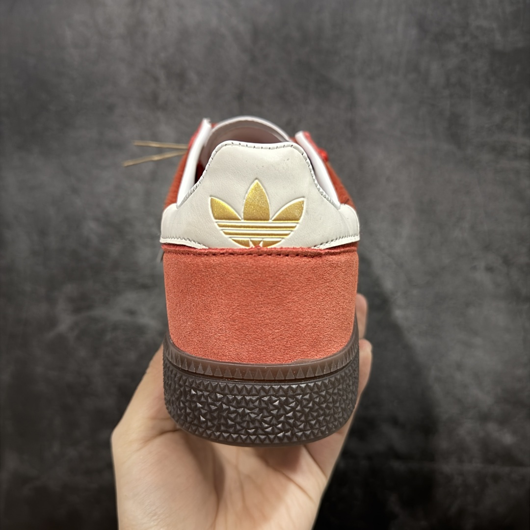 图片[4]-【公司级】Adidas Handball Spezial 马年限定 阿迪达斯经典复古休闲板鞋 #全鞋采用反毛皮制作 牛筋耐磨大底 承载青春情怀的板鞋 经典三条杠装饰鞋侧 品牌辨识度清晰 货号：KJ6299 尺码：36-45-选品中心