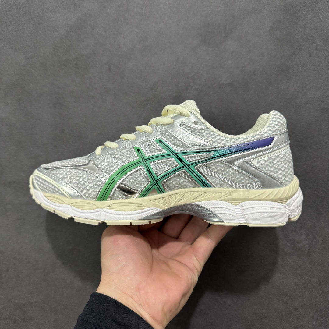 图片[2]-【公司级】Asics Gel-Cumulus 16 亚瑟士复古时尚缓震运动跑步鞋 鞋面采用无缝线工程网眼设计，全面升级的FF BLAST™ PLUS泡棉，更轻、更弹、更耐久。相比前代更轻盈鞋底采用了轻质发泡材料,并在后跟和前掌处采用了亚瑟士核心科技GEL缓震胶,赋予鞋款强大的缓冲性能,提供了更柔软舒适的穿着体验。AHAR® PLUS超耐磨橡胶大底，延长跑鞋使用寿命。 货号：1203A990-100 尺码：36 37 37.5 38 39 39.5 40 40.5 41.5 42 42.5 43.5 44 45 编码：AMB260270-选品中心