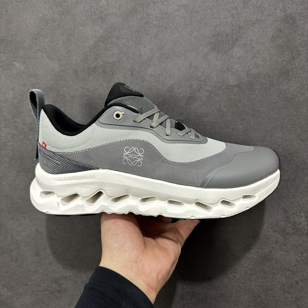 【公司级】On昂跑 LOEWE 系列低帮轻量舒适多功能休闲运动鞋 采用工程飞织网布组合再生聚酯纤维鞋面材质搭载独家隐藏速度中板 镂空CloudTec科技 泡棉缓震中底 黑科技跑出圈的时尚运动新宠 货号:3ME10690423 尺码:40 40.5 41 42 42.5 43 44 45 46 47 编码:XSB220230-选品中心