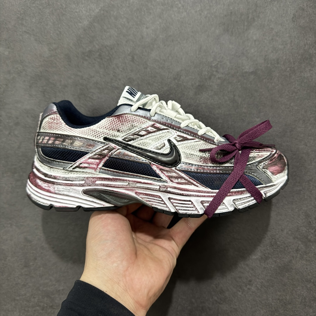 【公司级】Nike WMNS NIKE INITIAOR 复古单品 专为实现舒适畅跑而打造，Nike lnitiator跑步鞋采用透气鞋面，巧搭轻量中底，提供轻盈减震防护效果动态支撑减震防滑耐磨透气 低帮 休闲跑步鞋 货号：IB4339-035 尺码：36 36.5 37.5 38 38.5 39 40 40.5 41 42 42.5 43 44 45 编码：LDSB220230-选品中心