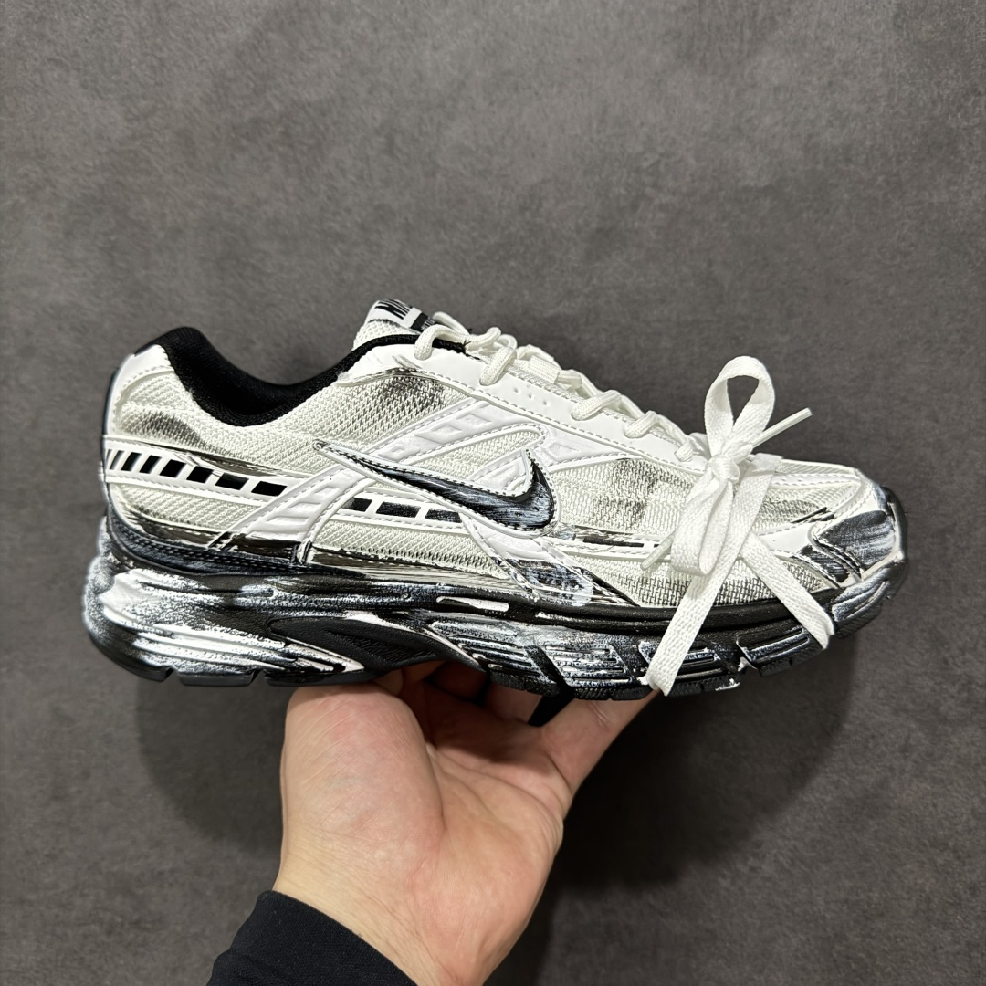 【公司级】Nike WMNS NIKE INITIAOR 复古单品 专为实现舒适畅跑而打造，Nike lnitiator跑步鞋采用透气鞋面，巧搭轻量中底，提供轻盈减震防护效果动态支撑减震防滑耐磨透气 低帮 休闲跑步鞋 货号：IB4339-033 尺码：36 36.5 37.5 38 38.5 39 40 40.5 41 42 42.5 43 44 45 编码：LDSB220230-选品中心