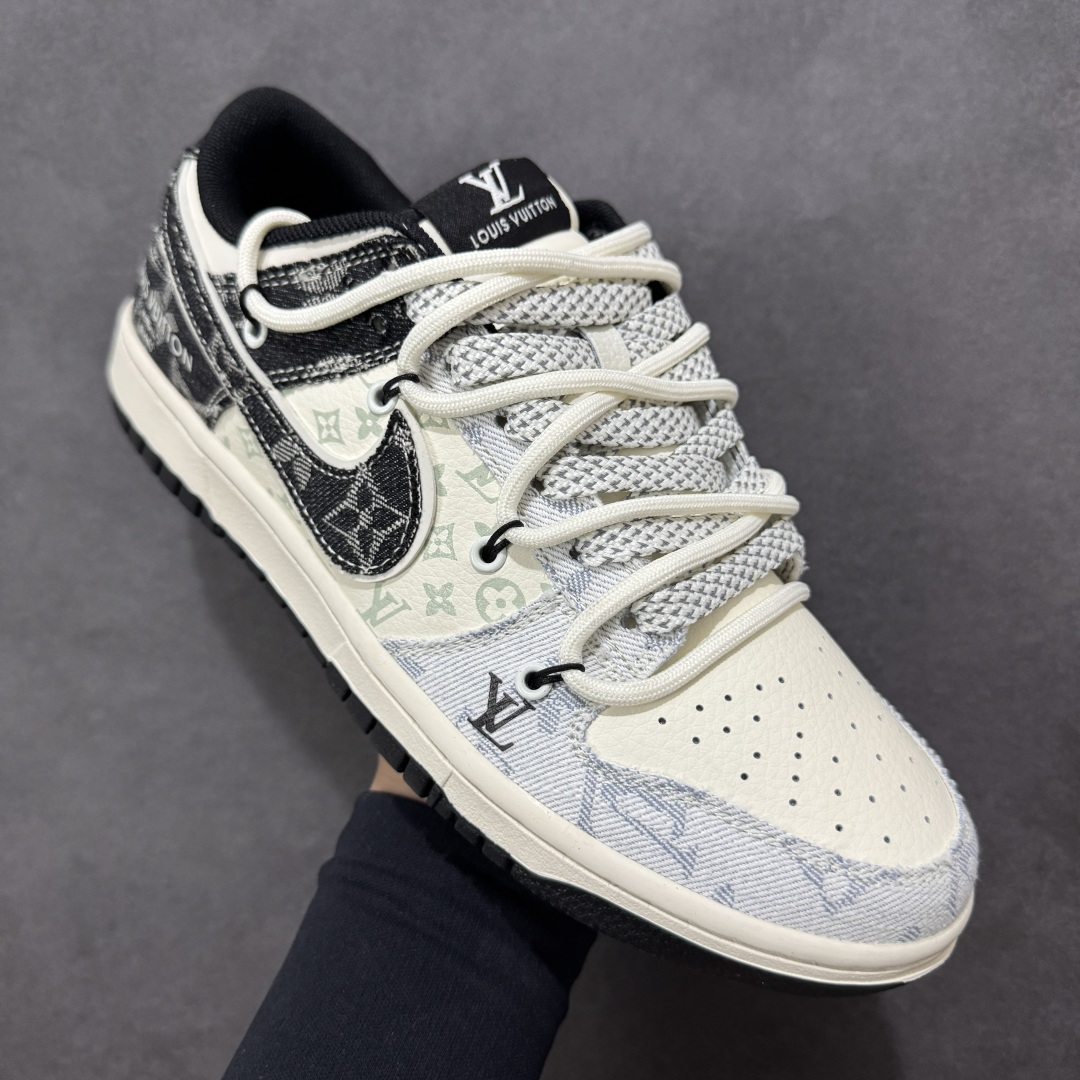 图片[3]-【定制版】Nike SB Dunk Low“LV联名——荔纹勾抽绳” 周年高端定制 低帮休闲板鞋 定制鞋盒 大厂纯原品质出货 超高清洁度 皮料切割干净无任何毛边 细节完美 货号：CX5050-Y43 尺码： 36 36.5 37.5 38 38.5 39 40 40.5 41 42 42.5 43 44 44.5 45-选品中心