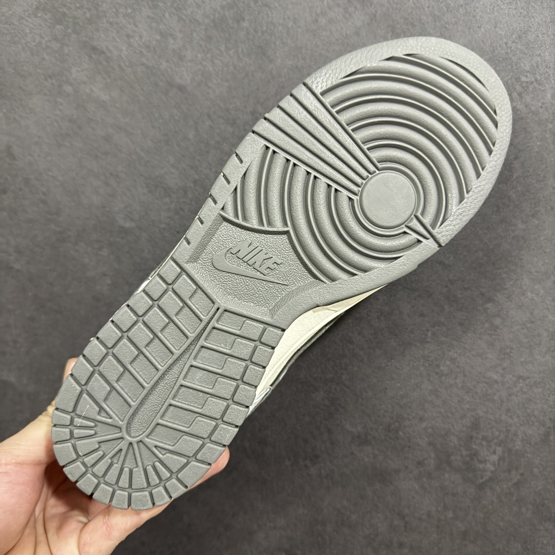 图片[9]-【定制版】Nike SB Dunk Low 北面联名 米灰猪八革绑带 周年高端定制 低帮休闲板鞋 #定制鞋盒 大厂纯原品质出货 超高清洁度 皮料切割干净无任何毛边 细节完美 货号：JP2026-102 尺码：36 36.5 37.5 38 38.5 39 40 40.5 41 42 42.5 43 44 44.5 45-选品中心