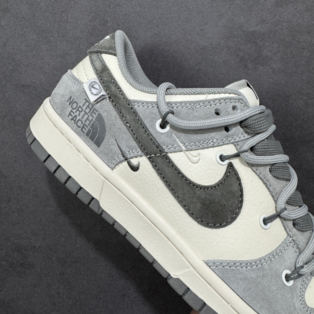 图片[6]-【定制版】Nike SB Dunk Low 北面联名 米灰猪八革绑带 周年高端定制 低帮休闲板鞋 #定制鞋盒 大厂纯原品质出货 超高清洁度 皮料切割干净无任何毛边 细节完美 货号：JP2026-102 尺码：36 36.5 37.5 38 38.5 39 40 40.5 41 42 42.5 43 44 44.5 45-选品中心