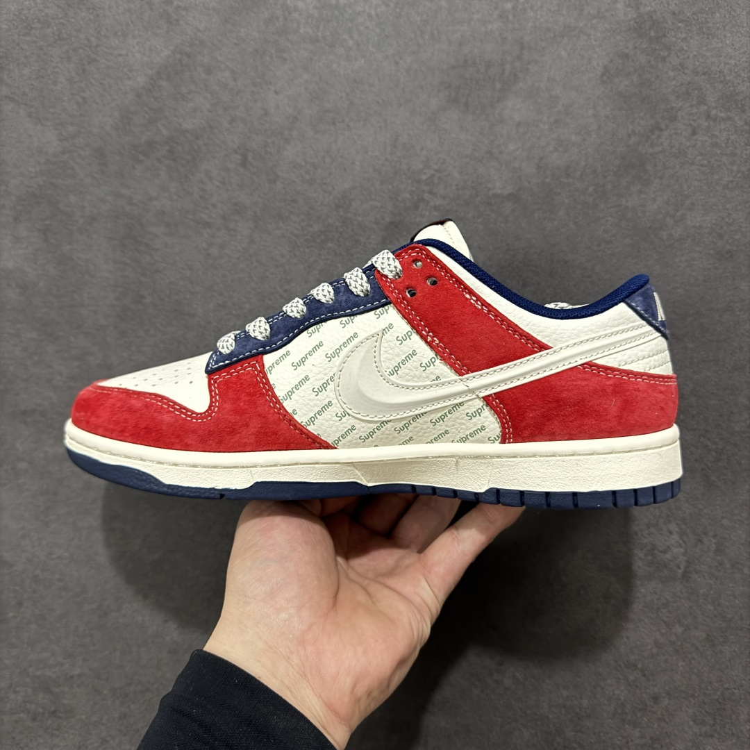 图片[2]-【定制版】Nike SB Dunk Low“ Supreme联名—马年限定” 周年高端定制 低帮休闲板鞋 定制鞋盒 大厂纯原品质出货 超高清洁度 皮料切割干净无任何毛边 细节完美 货号：FC7688-209 尺码：36 36.5 37.5 38 38.5 39 40 40.5 41 42 42.5 43 44 44.5 45 编码：HXSB330340-选品中心