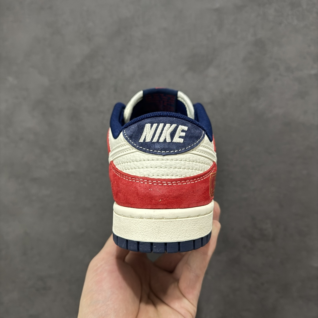 图片[4]-【定制版】Nike SB Dunk Low“ Supreme联名—马年限定” 周年高端定制 低帮休闲板鞋 定制鞋盒 大厂纯原品质出货 超高清洁度 皮料切割干净无任何毛边 细节完美 货号：FC7688-209 尺码：36 36.5 37.5 38 38.5 39 40 40.5 41 42 42.5 43 44 44.5 45 编码：HXSB330340-选品中心