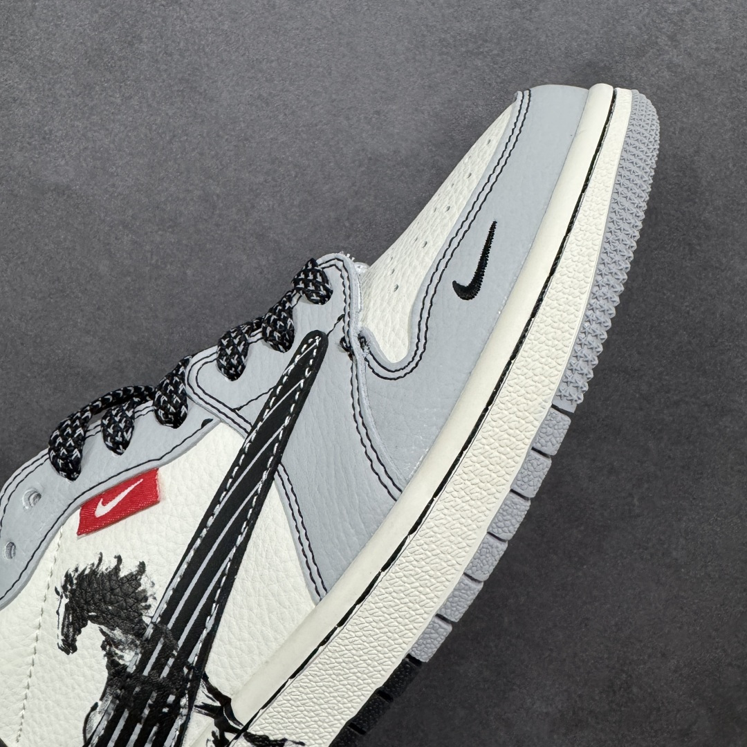 图片[5]-【定制版】Nike Jordan Air Jordan 倒勾“ 马年限定——千里马” 高端定制 低帮 复古 减震 防滑 耐磨 篮球鞋 定制鞋盒 大厂纯原品质出货 超高清洁度 皮料切割干净无任何毛边 细节完美 货号：JJ3508-550 尺码：36 36.5 37.5 38 38.5 39 40 40.5 41 42 42.5 43 44 44.5 45 编码：HXSB330340-选品中心