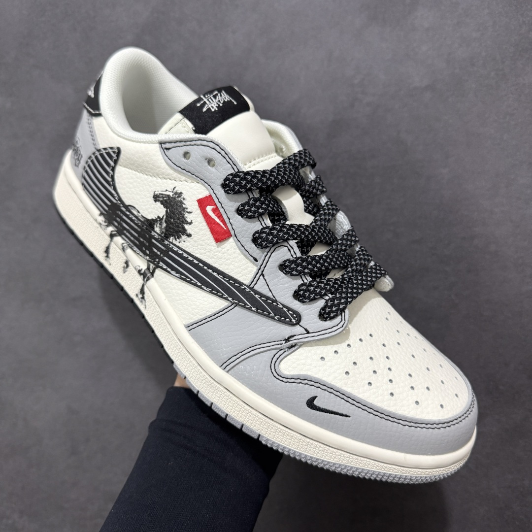 图片[3]-【定制版】Nike Jordan Air Jordan 倒勾“ 马年限定——千里马” 高端定制 低帮 复古 减震 防滑 耐磨 篮球鞋 定制鞋盒 大厂纯原品质出货 超高清洁度 皮料切割干净无任何毛边 细节完美 货号：JJ3508-550 尺码：36 36.5 37.5 38 38.5 39 40 40.5 41 42 42.5 43 44 44.5 45 编码：HXSB330340-选品中心