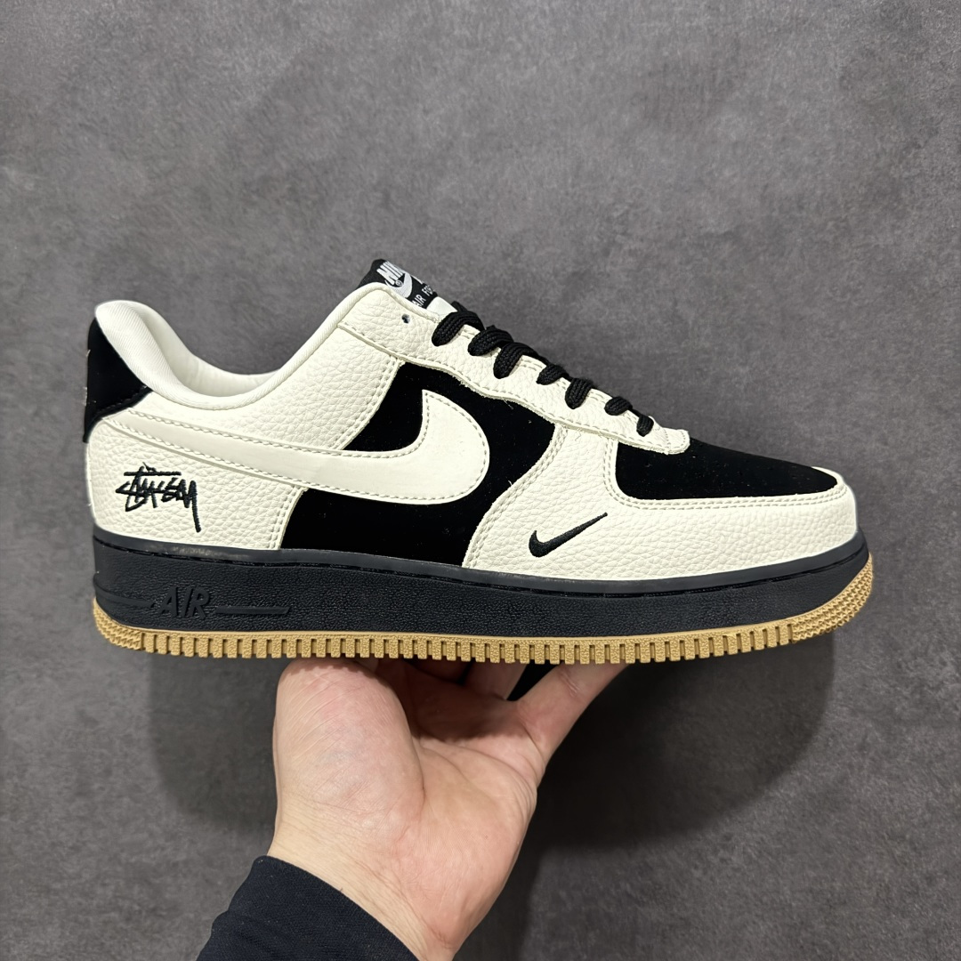 【定制版】Nike Air Force 1 \’07 Low “斯图西联名——双拼米黑棕”空军一号 高端定制 低帮 运动鞋 休闲鞋 折边针车 工艺难度大 原楦头原纸板 原装鞋盒 定制五金配件 内置全掌气垫 原厂鞋底 货号：LD1999-006 尺码：36 36.5 37.5 38 38.5 39 40 40.5 41 42 42.5 43 44 44.5 45 编码：HXSB310320-选品中心
