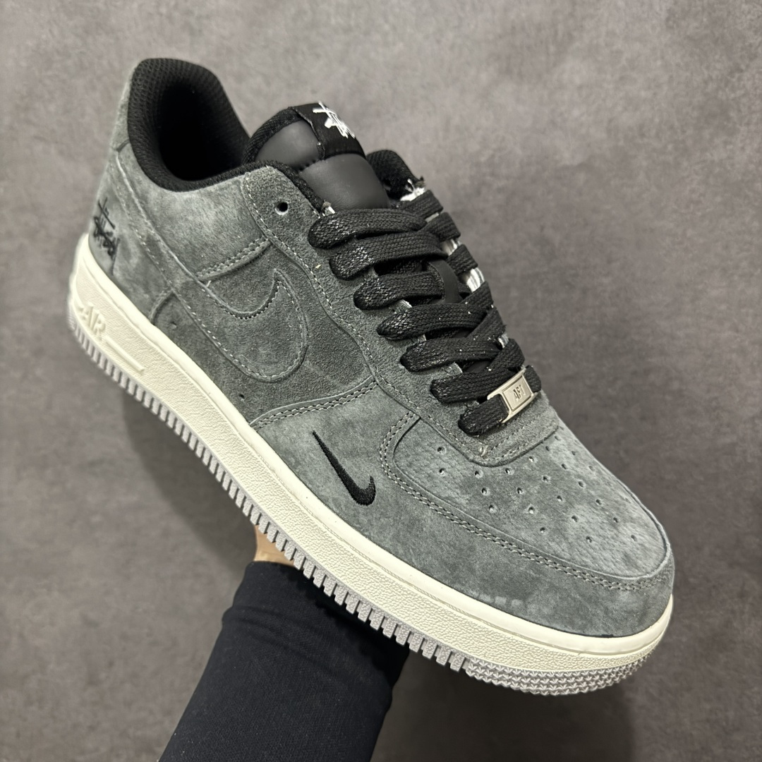 图片[3]-【定制版】Nike Air Force 1\’07 Low 斯图西联名 炭灰雅白 空军一号低帮休闲板鞋  #原楦头原纸板 高端定制鞋盒 原厂鞋底 超高清洁度 细节完美 货号：DV5477-401  尺码：36 36.5 37.5 38 38.5 39 40 40.5 41 42 42.5 43 44 44.5 45-选品中心