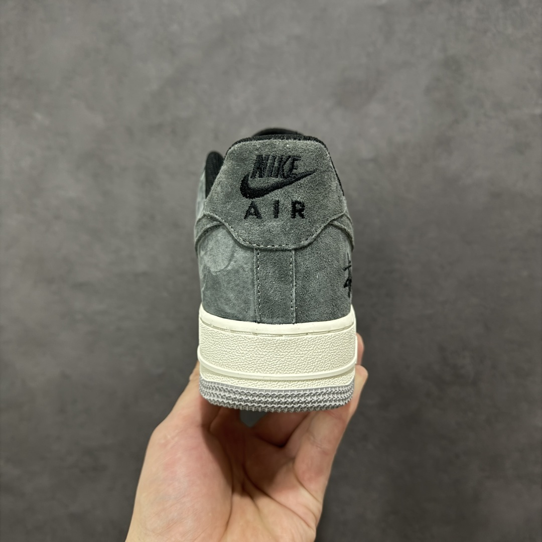 图片[4]-【定制版】Nike Air Force 1\’07 Low 斯图西联名 炭灰雅白 空军一号低帮休闲板鞋  #原楦头原纸板 高端定制鞋盒 原厂鞋底 超高清洁度 细节完美 货号：DV5477-401  尺码：36 36.5 37.5 38 38.5 39 40 40.5 41 42 42.5 43 44 44.5 45-选品中心