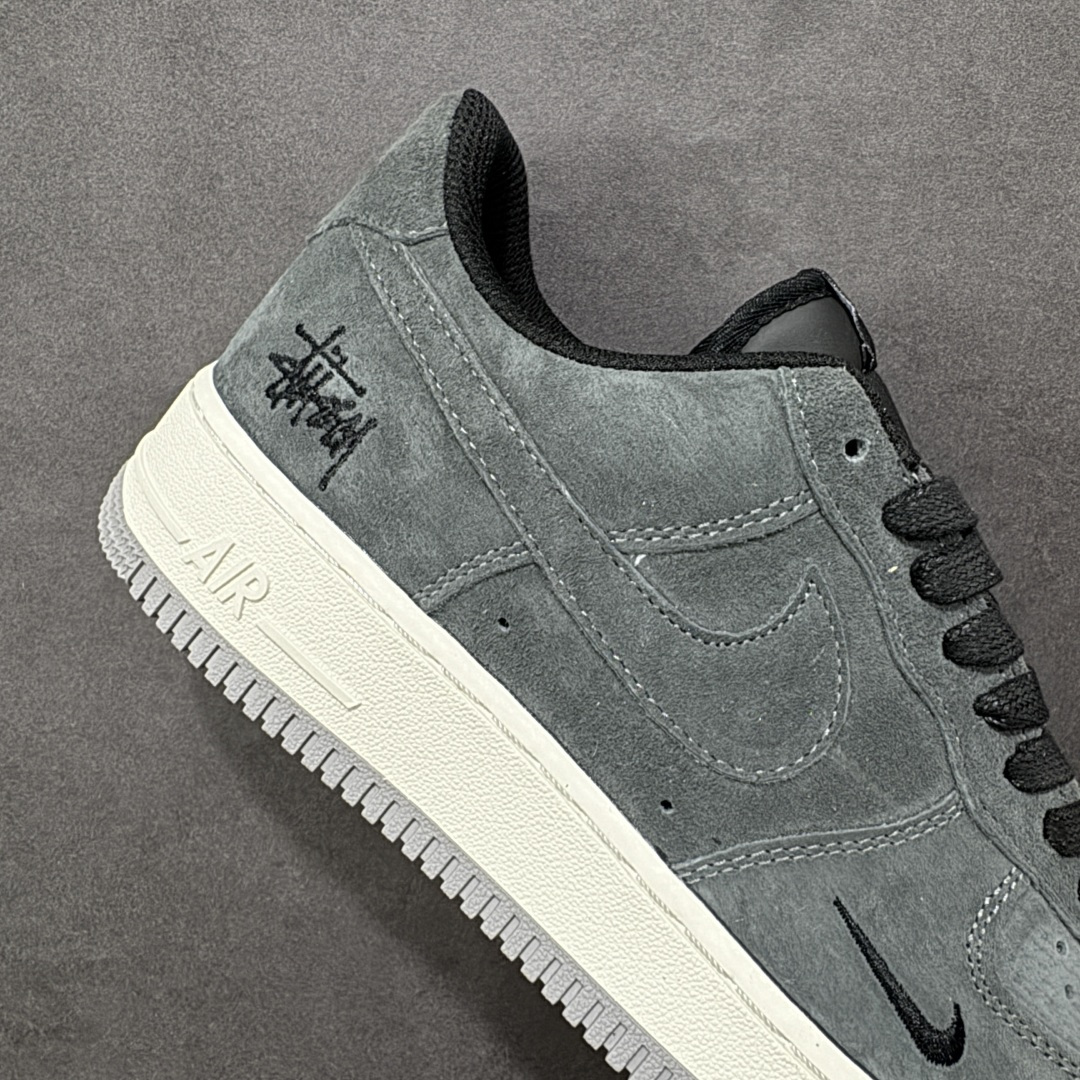 图片[6]-【定制版】Nike Air Force 1\’07 Low 斯图西联名 炭灰雅白 空军一号低帮休闲板鞋  #原楦头原纸板 高端定制鞋盒 原厂鞋底 超高清洁度 细节完美 货号：DV5477-401  尺码：36 36.5 37.5 38 38.5 39 40 40.5 41 42 42.5 43 44 44.5 45-选品中心