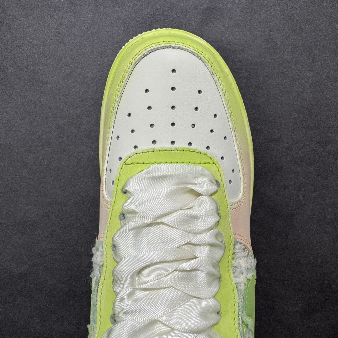 图片[8]-【定制版】手绘涂鸦“珍珠软玉”Nike Air Force 1 “Pearl & Soft Jade”空军一号定制板鞋 把 “优雅柔雾” 穿在了脚上：淡粉与薄荷绿晕染出软玉般的清透底色，珍珠链条与缎带鞋带裹满温柔质感，鞋面的织纹拼接像揉碎的春日肌理，做旧中底又添了几分松弛的复古味。甜而不腻的配色里藏着精致细节，是把 “少女优雅” 和 “日常舒适” 揉成一体的氛围感单品 货号：FJ7740-101 尺码： 36 36.5 37.5 38 38.5 39 40 40.5 41 42 42.5 43 44 44.5 45 编码：HXSA310320-选品中心