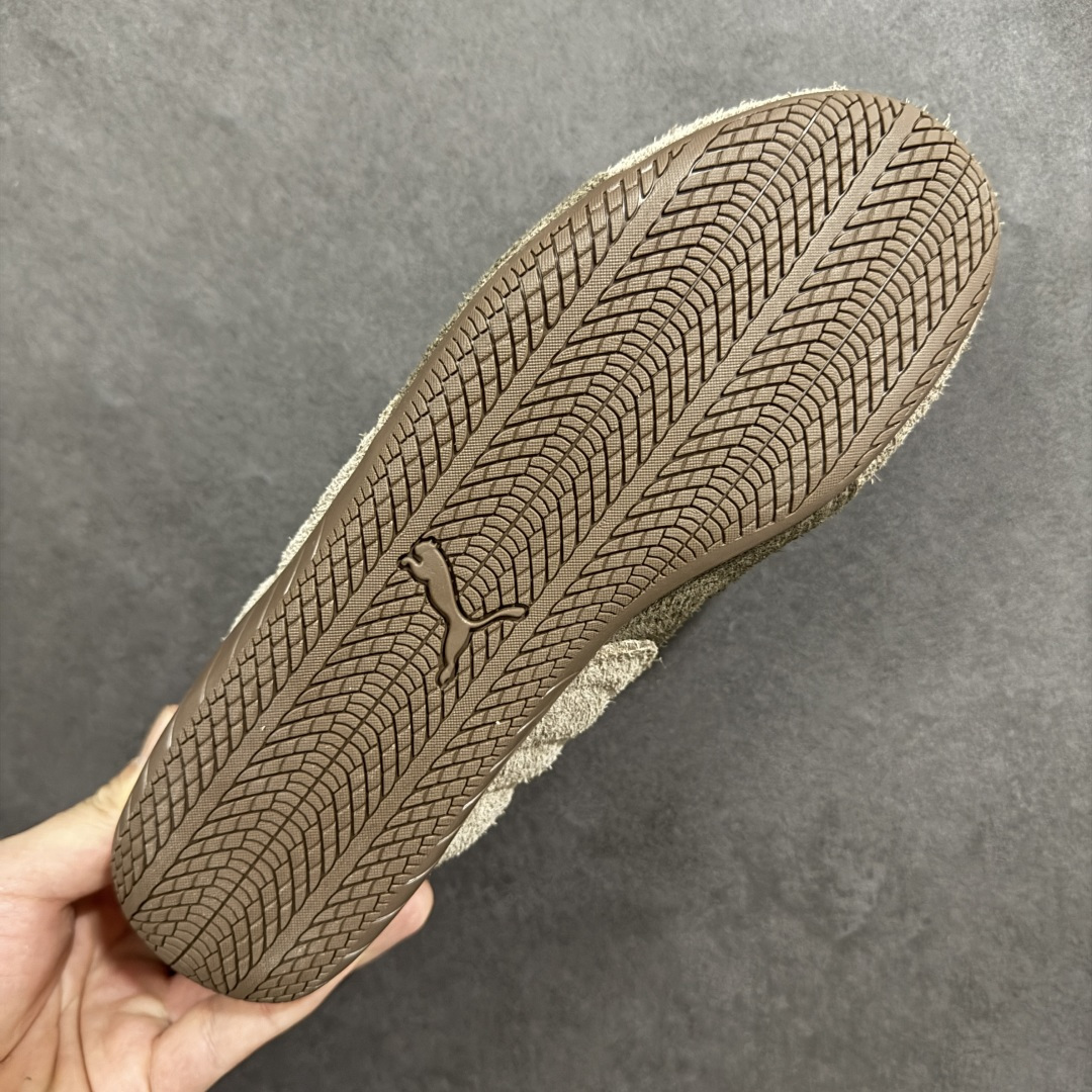 图片[9]-【公司级】Puma Speedcet OG 彪马低帮复古运动休闲赛车跑鞋 以趣味十足又前卫复古的设计引领潮流，将赛道精神融入街头时尚，开启前卫竞速之旅。融入经典配色，主打前卫复古风。鞋款的鞋侧以复古的流线造型，缀以经典Logo，巧妙吸睛；麂皮+网眼融合舒适鞋面，赋予了独特的个性美学，演绎赛车的无尽能量。 货号：406828-01 尺码：35.5-45-选品中心