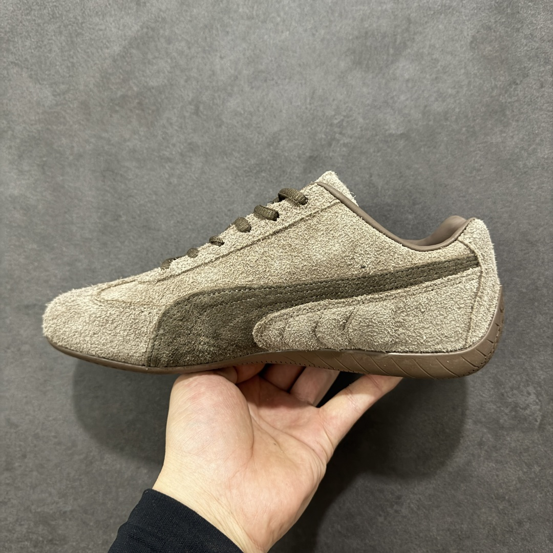 图片[2]-【公司级】Puma Speedcet OG 彪马低帮复古运动休闲赛车跑鞋 以趣味十足又前卫复古的设计引领潮流，将赛道精神融入街头时尚，开启前卫竞速之旅。融入经典配色，主打前卫复古风。鞋款的鞋侧以复古的流线造型，缀以经典Logo，巧妙吸睛；麂皮+网眼融合舒适鞋面，赋予了独特的个性美学，演绎赛车的无尽能量。 货号：406828-01 尺码：35.5-45-选品中心