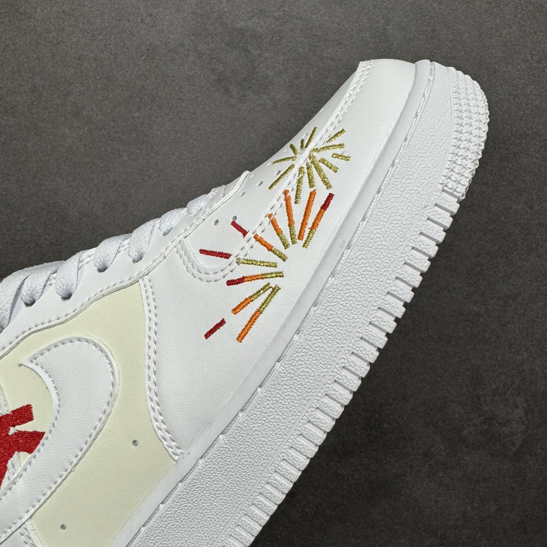 图片[5]-【定制版】Nike Air Force 1 Low 马年限定空军一号低帮运动休闲板鞋 官方同步 原装级别 原楦头原纸板 打造纯正空军版型#专注外贸渠道 全掌内置蜂窝气垫 #原盒配件 原厂中底钢印、拉帮完美 货号：IQ1133-111 尺码：36 36.5 37.5 38 38.5 39 40 40.5 41 42 42.5 43 44 44.5 45 编码：JJB270280-选品中心
