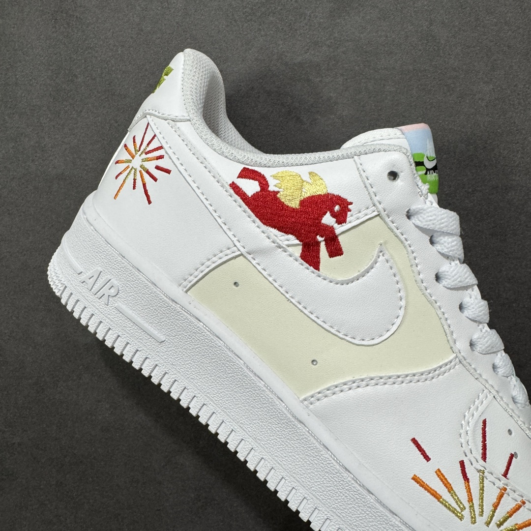 图片[6]-【定制版】Nike Air Force 1 Low 马年限定空军一号低帮运动休闲板鞋 官方同步 原装级别 原楦头原纸板 打造纯正空军版型#专注外贸渠道 全掌内置蜂窝气垫 #原盒配件 原厂中底钢印、拉帮完美 货号：IQ1133-111 尺码：36 36.5 37.5 38 38.5 39 40 40.5 41 42 42.5 43 44 44.5 45 编码：JJB270280-选品中心