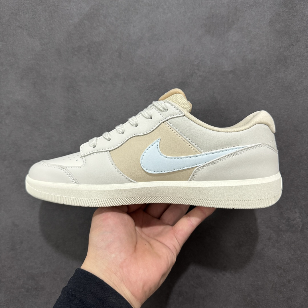 图片[2]-【公司级】Nike SB Force 58 是一款结合了经典篮球元素与滑板功能的鞋款。鞋身采用帆布、麂皮与冲孔细节，致敬传统篮球风格，呈现出复古又时尚的外观。加厚鞋舌设计提升穿着舒适度，内侧弹性衬布提供稳固贴合感，即使鞋带松脱也能保持鞋子贴合脚型。全新杯式外底设计兼顾耐久性与灵活性，减少磨合时间，提升滑板体验。鞋底Tri-Star纹理提供出色的抓地力和灵敏脚感。 货号：DV5476-003 尺码：36 36.5 37.5 38 38.5 39 40 40.5 41 42 42.5 43 44 45 编码：XSB220230-选品中心