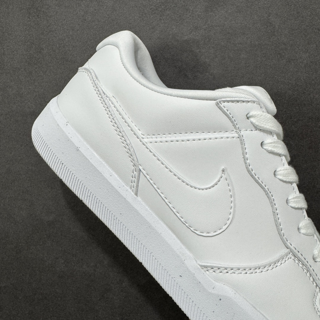 图片[6]-【公司级】Nike SB Force 58 是一款结合了经典篮球元素与滑板功能的鞋款。鞋身采用帆布、麂皮与冲孔细节，致敬传统篮球风格，呈现出复古又时尚的外观。加厚鞋舌设计提升穿着舒适度，内侧弹性衬布提供稳固贴合感，即使鞋带松脱也能保持鞋子贴合脚型。全新杯式外底设计兼顾耐久性与灵活性，减少磨合时间，提升滑板体验。鞋底Tri-Star纹理提供出色的抓地力和灵敏脚感。 货号：DH7505-100 尺码：36 36.5 37.5 38 38.5 39 40 40.5 41 42 42.5 43 44 45 编码：XSB220230-选品中心